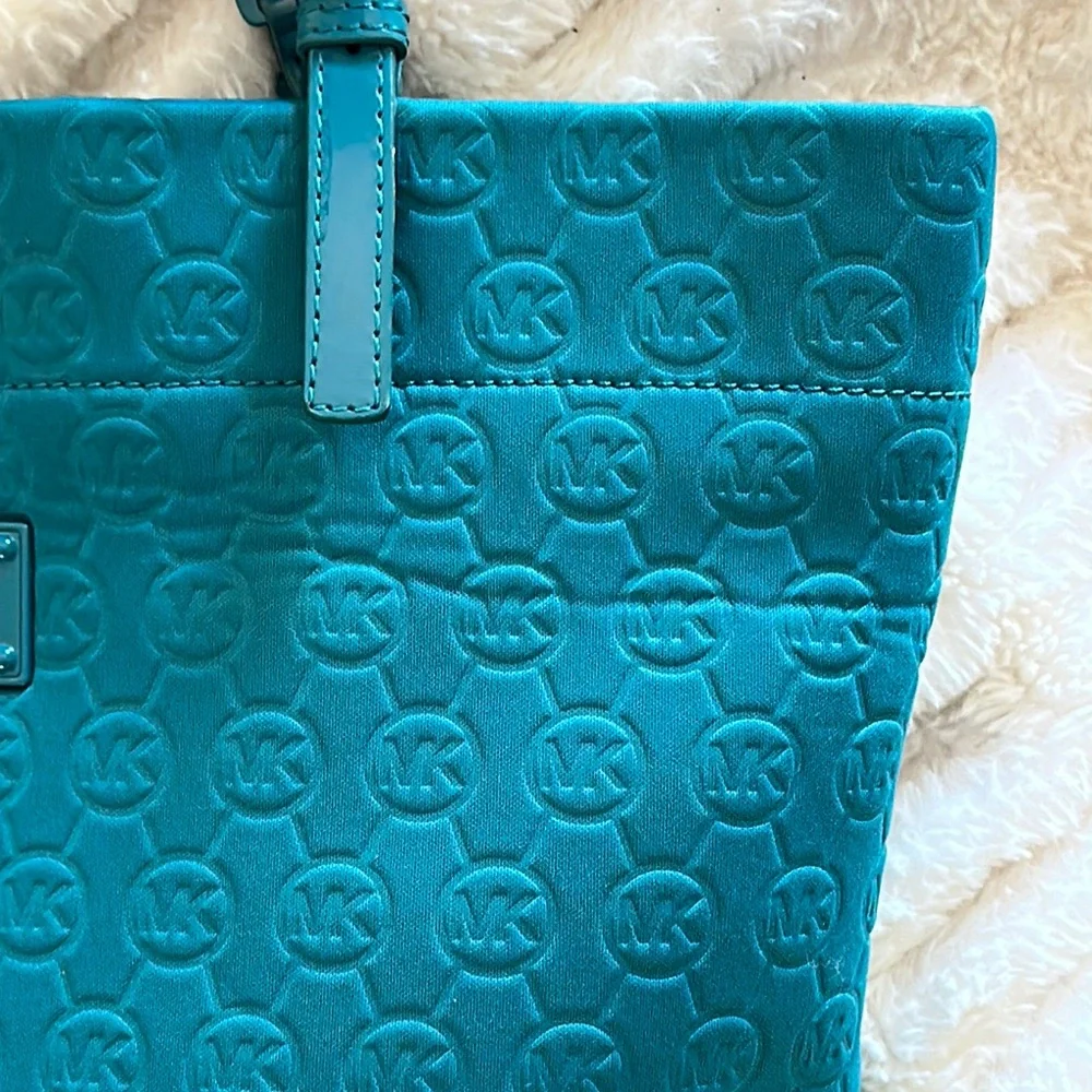 Michael Kors Signature Neoprene Tote‎